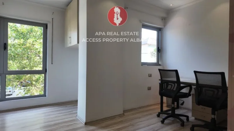 Tirane, jepet me qera ambjent biznesi Kati 1, 120 m² 650 € (Rruga Xhanfize Keko - Xhamlliku)
