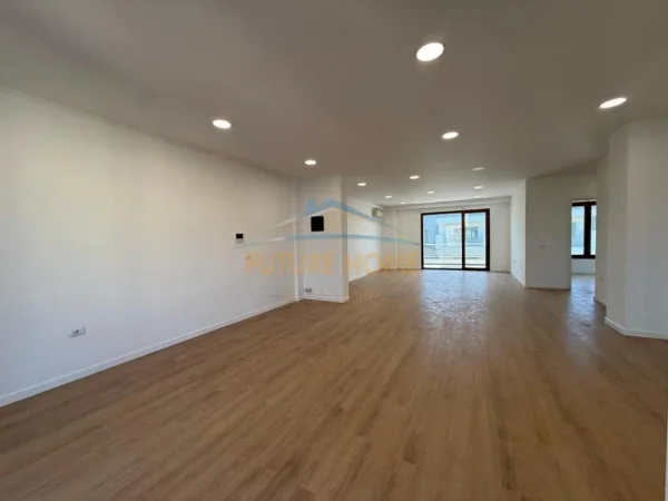 Tirane, JEPET ME QERA zyre Kati 8, 180 m² (RRUGA E KAVAJES)