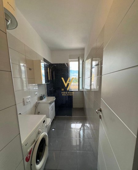 Tirane, jepet me qera apartament 2+1+Ballkon Kati 5, 96 m² 800 € (RRUGA E DURRESIT)