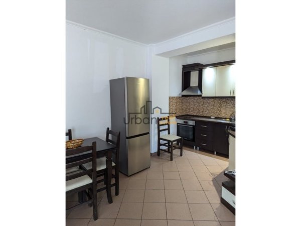 Tirane, jepet me qera apartament 2+1+Ballkon Kati 2, 100 m² 700 € (Liqeni Artificial)