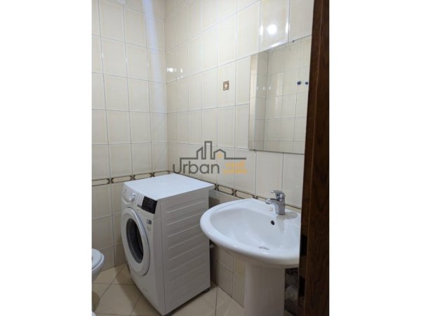 Tirane, jepet me qera apartament 2+1+Ballkon Kati 2, 100 m² 700 € (Liqeni Artificial)