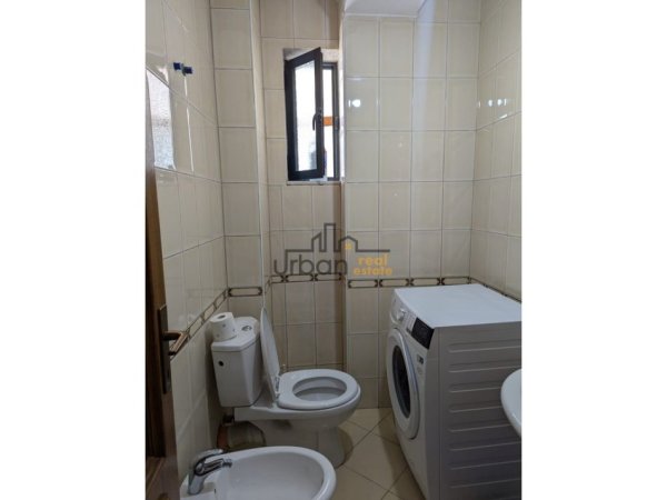 Tirane, jepet me qera apartament 2+1+Ballkon Kati 2, 100 m² 700 € (Liqeni Artificial)