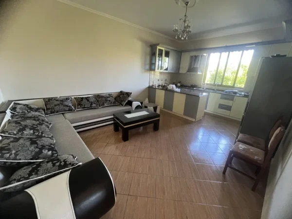 Lushnje shitet shtepi 4+1Kati 0,