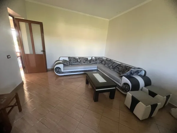 Lushnje shitet shtepi 4+1Kati 0,