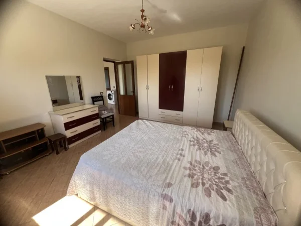 Lushnje shitet shtepi 4+1Kati 0,