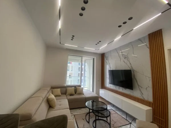 Tirane, jepet me qera 1+1+Ballkon , 550 € (Siri Kodra, Kompleksi Kontakt)