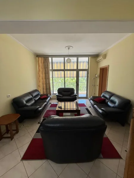Tirane, jepet me qera apartament 3+1 Kati 4, 110 m² 600 € (RRUGA E KAVAJES)