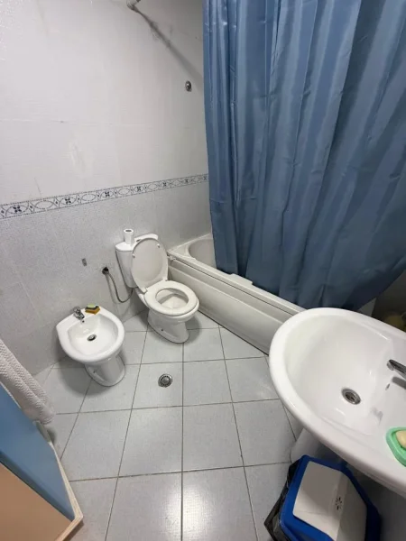 Tirane, jepet me qera apartament 3+1 Kati 4, 110 m² 600 € (RRUGA E KAVAJES)