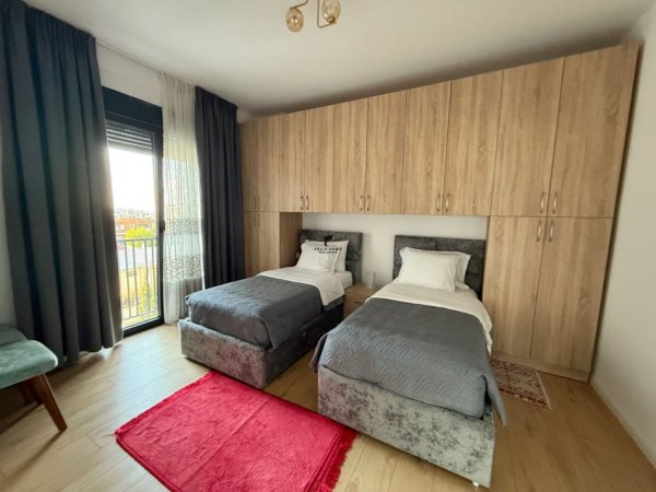 Tirane, jepet me qera apartament 1+1 Kati 2, 60 m² 470 € (SELITE)