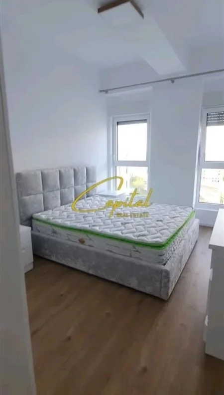 Tirane, jepet me qera apartament 1+1 Kati 4, 70 m² 450 € (ALI DEMI)