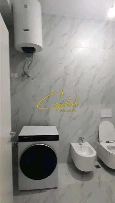 Tirane, jepet me qera apartament 1+1 Kati 4, 70 m² 450 € (ALI DEMI)