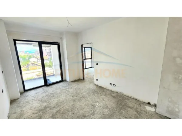 Tirane, shitet apartament 1+1 Kati 3, 76 m² 118.500 € (Fusha e Aviacionit)