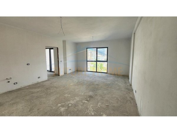 Tirane, shitet apartament 1+1 Kati 3, 76 m² 118.500 € (Fusha e Aviacionit)