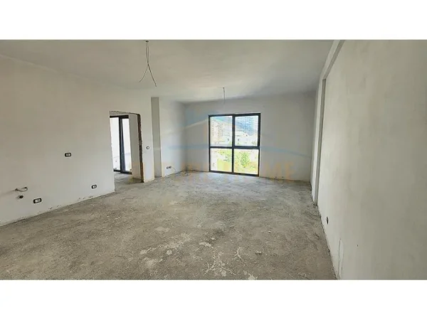 Tirane, shitet apartament 1+1 Kati 3, 76 m² 118.500 € (Fusha e Aviacionit)