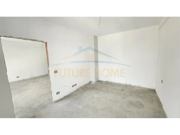 Tirane, shitet apartament 1+1 Kati 3, 76 m² 118.500 € (Fusha e Aviacionit)
