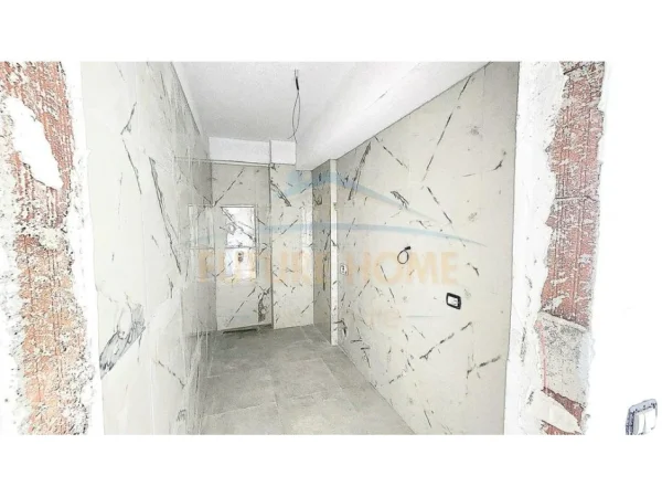 Tirane, shitet apartament 1+1 Kati 3, 76 m² 118.500 € (Fusha e Aviacionit)