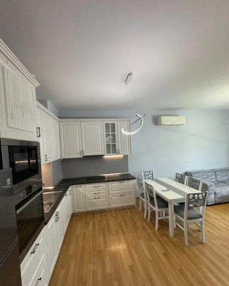 Tirane, jepet me qera apartament 2+1+Ballkon Kati 5, 100 m² 800 € (BLLOKU I AMBASADAVE)