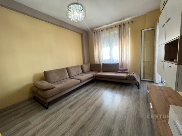 Tirane, jepet me qera apartament 2+1 Kati 5, 100 m² 550 € (Astir Olso)