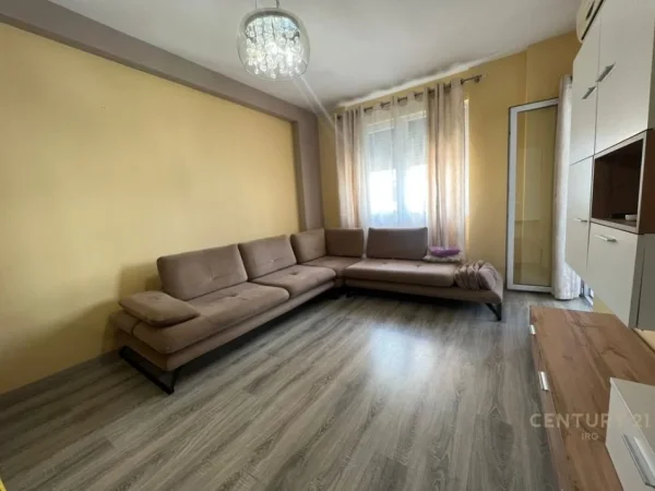 Tirane, jepet me qera apartament 2+1 Kati 5, 100 m² 550 € (Astir Olso)
