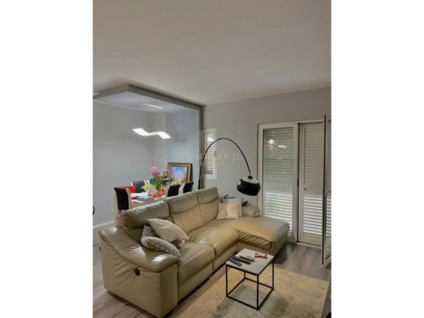 Tirane, jepet me qera apartament 2+1 Kati 5, 85 m² 750 € (Kompleksi Delijorgji)