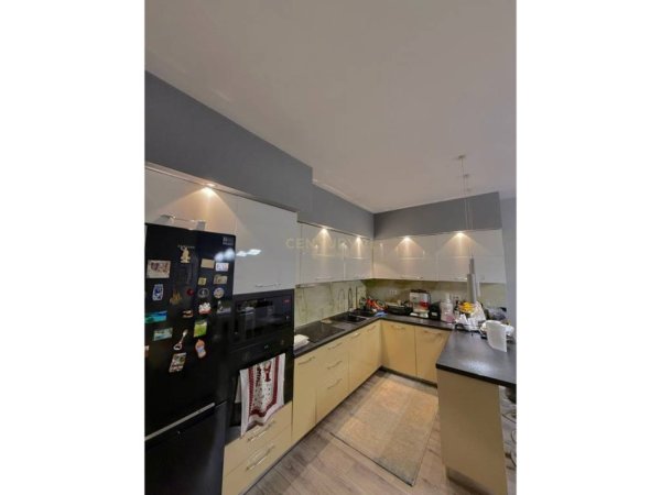 Tirane, jepet me qera apartament 2+1 Kati 5, 85 m² 750 € (Kompleksi Delijorgji)