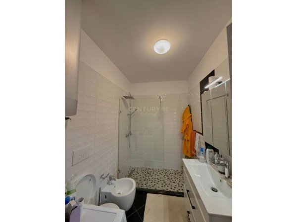 Tirane, jepet me qera apartament 2+1 Kati 5, 85 m² 750 € (Kompleksi Delijorgji)