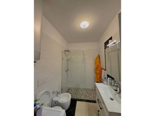 Tirane, jepet me qera apartament 2+1 Kati 5, 85 m² 750 € (Kompleksi Delijorgji)