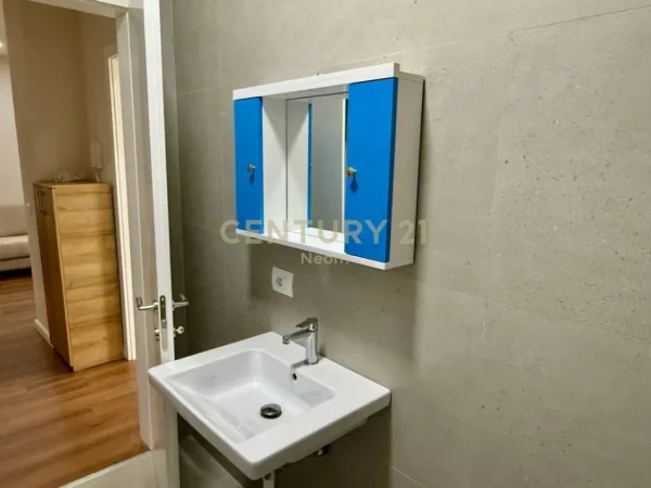 Tirane, jepet me qera apartament 1+1 Kati 8, 64 m² 650 € (Selvia)
