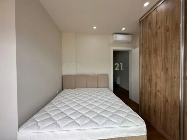 Tirane, jepet me qera apartament 1+1 Kati 8, 78 m² 650 € (Selvia)