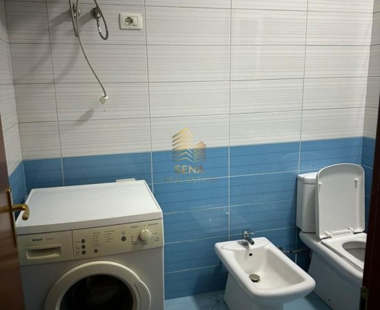 Tirane, jepet me qera apartament 1+1+Ballkon Kati 1, 71 m² 400 € (Rruga Shefqet Kuka)