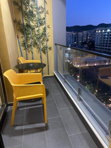 Tirane, jepet me qera apartament 2+1+Ballkon Kati 6, 78 m² 800 € (RRUGA E KAVAJES)