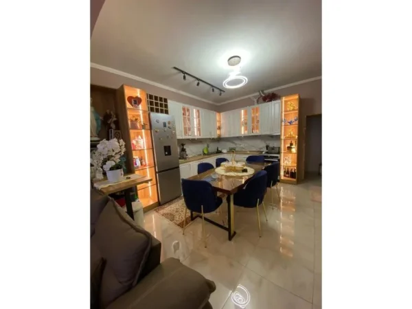 Tirane, shitet shtepi 1 Katshe Kati 0, 112 m² 200.000 € (Prane shkolles Vasil Shanto)