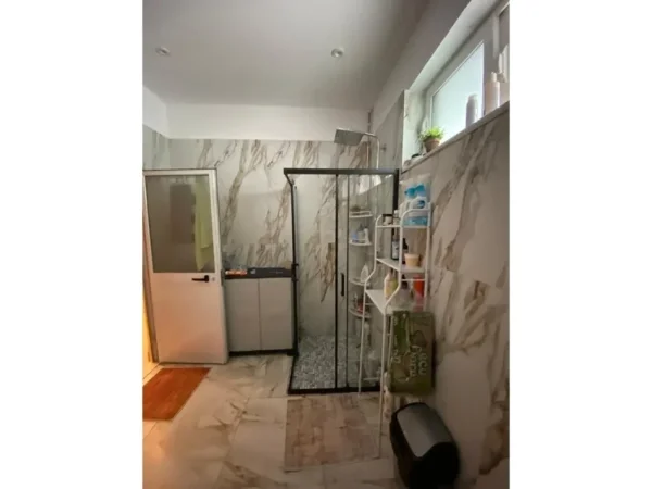 Tirane, shitet shtepi 1 Katshe Kati 0, 112 m² 200.000 € (Prane shkolles Vasil Shanto)