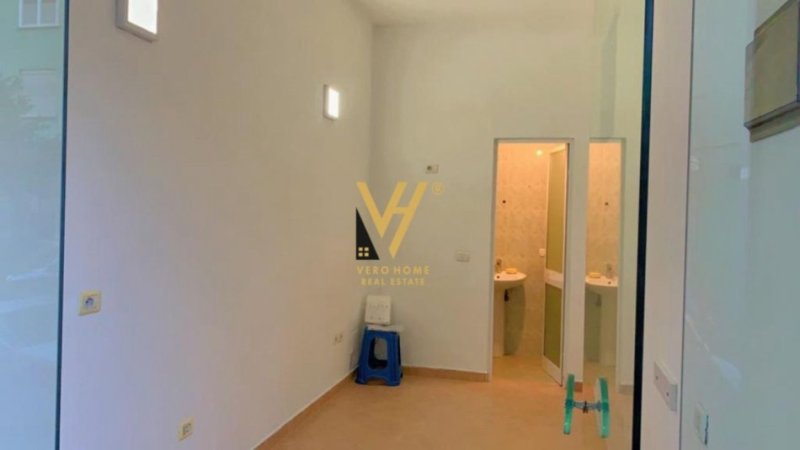 Tirane, jepet me qera dyqan Kati 0, 16 m² 300 € (RRUGA MUJO ULQINAKU , MYSLYM SHYRI)