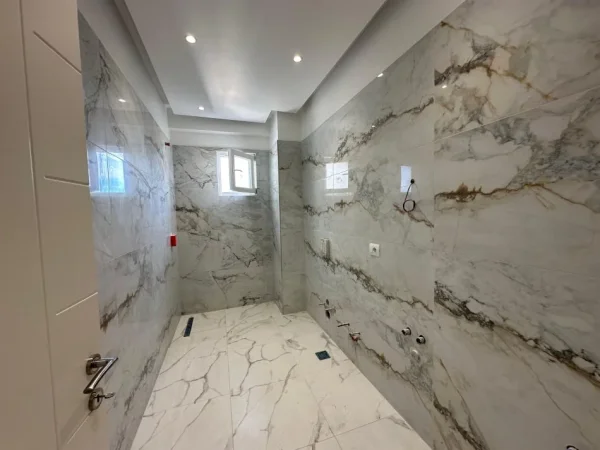 Tirane, shitet 3+1+Ballkon Kati 8, 157 m² 420.000 € (KOMUNA E PARISIT)