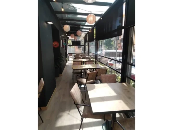 Tirane, shitet ,Biznesi  80 m² (Prane Liceut Artistik)