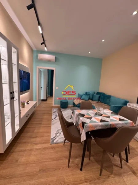 Vlore, shitet apartament 2+1+Ballkon Kati 2, 79 m² (Rruga dhimitër Konomi)