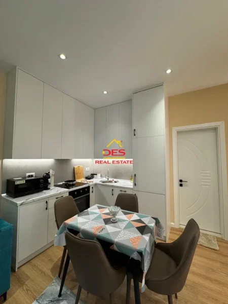 Vlore, shitet apartament 2+1+Ballkon Kati 2, 79 m² (Rruga dhimitër Konomi)