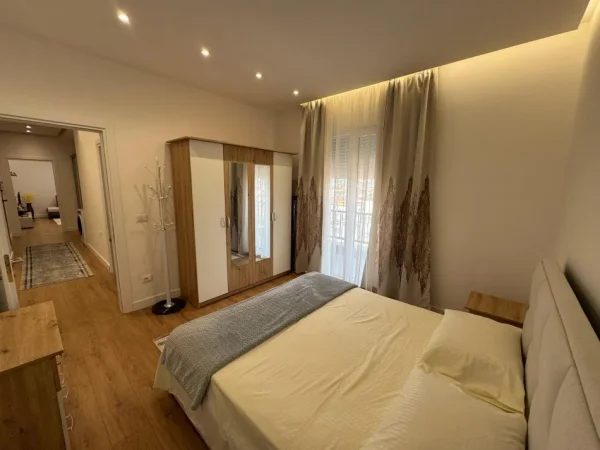 Tirane, jepet me qera apartament 2+1 Kati 7, 95 m² 800 € (rruga 5 maji)