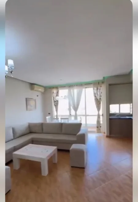 Tirane, ndarje qeraje me vajze apartament 2+1+Ballkon Kati 5, 150 € (Loni Ligori ,astir)