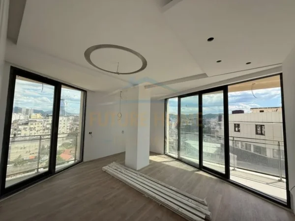 Tirane, shitet apartament 3+1+Ballkon Kati 8, 139 m² 355.000 € (Mine Peza)