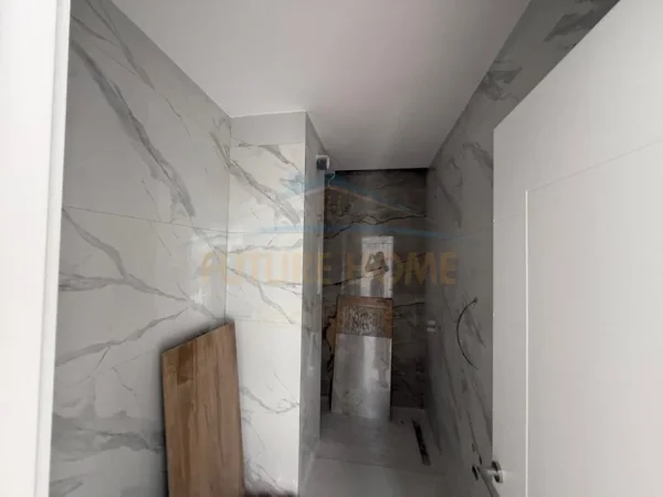 Tirane, shitet apartament 3+1+Ballkon Kati 8, 139 m² 355.000 € (Mine Peza)