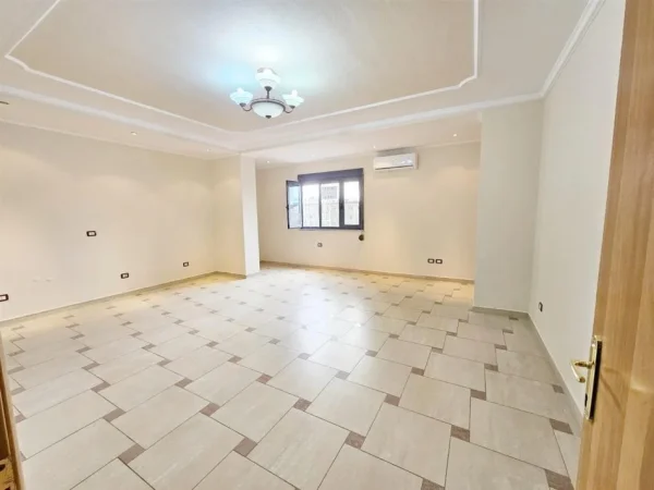 Tirane, jepet me qera Kati 4, 135 m² 1.000 € (kajro karafili)