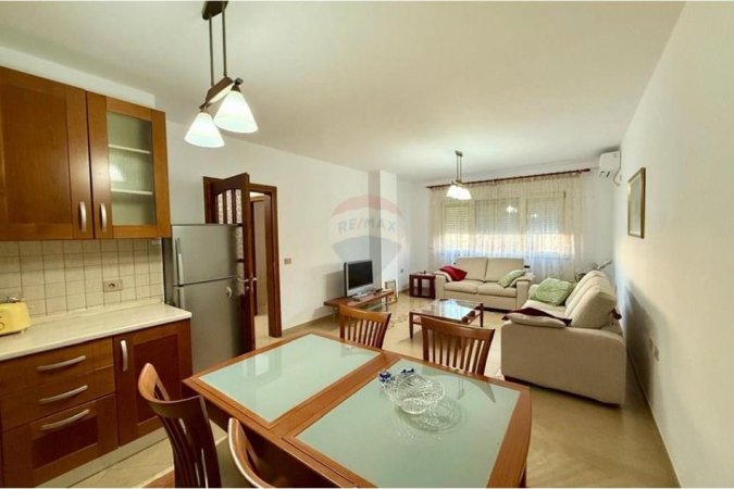 Tirane, jepet me qera apartament , 80 m² 650 € (Rruga Imer Kurti)
