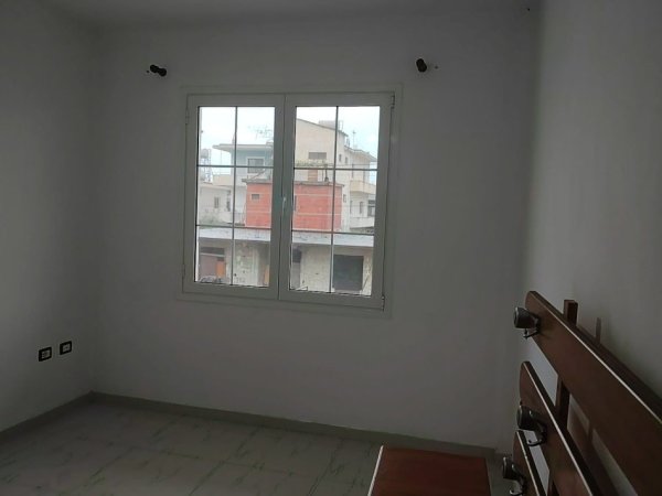 Durres, jap me qera shtepi 4+1+Ballkon Kati 2, 400 € (Liqeni Pogradecit)