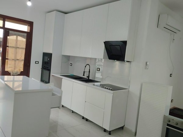 Durres, jap me qera shtepi 4+1+Ballkon Kati 2, 400 € (Liqeni Pogradecit)