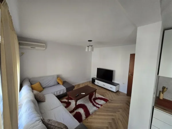 tirane  jepet me qera apartament 1+1+Ballkon Kati 4, 60 m² 450 € (shkolla e baletit)