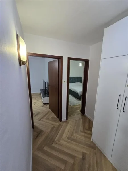 tirane  jepet me qera apartament 1+1+Ballkon Kati 4, 60 m² 450 € (shkolla e baletit)