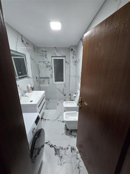 tirane  jepet me qera apartament 1+1+Ballkon Kati 4, 60 m² 450 € (shkolla e baletit)