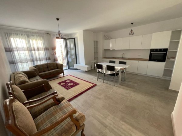 Tirane, jepet me qera apartament 2+1+Ballkon Kati 4, 110 m² 600 € (qsut)